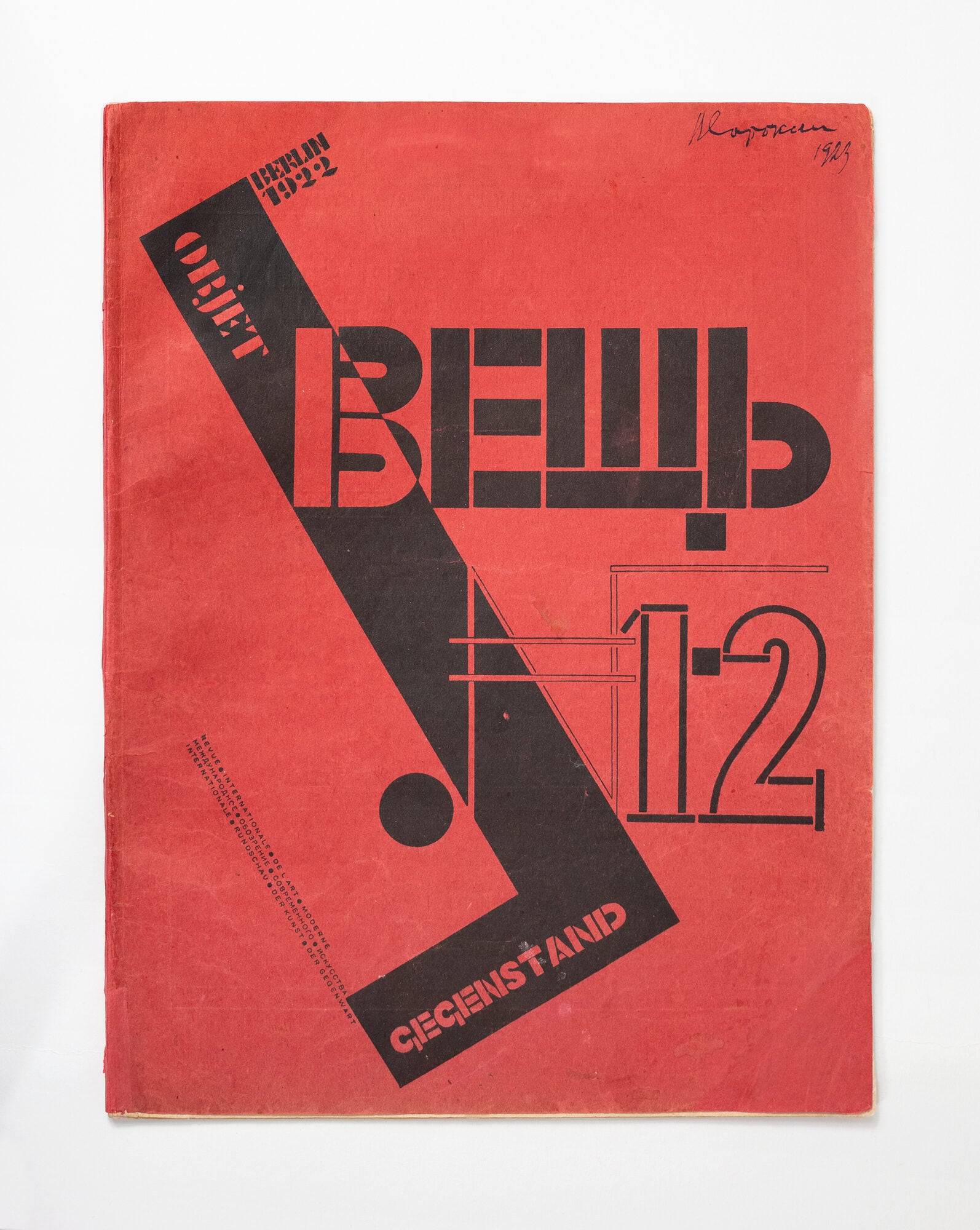 THE BEGINNING OF INTERNATIONAL CONSTRUCTIVISM Veshch' – Gegenstand